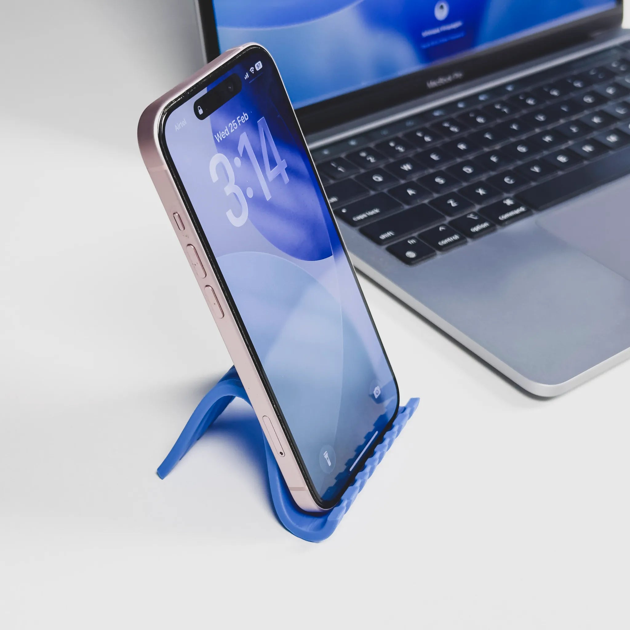 Minimalist Smartphone Stand