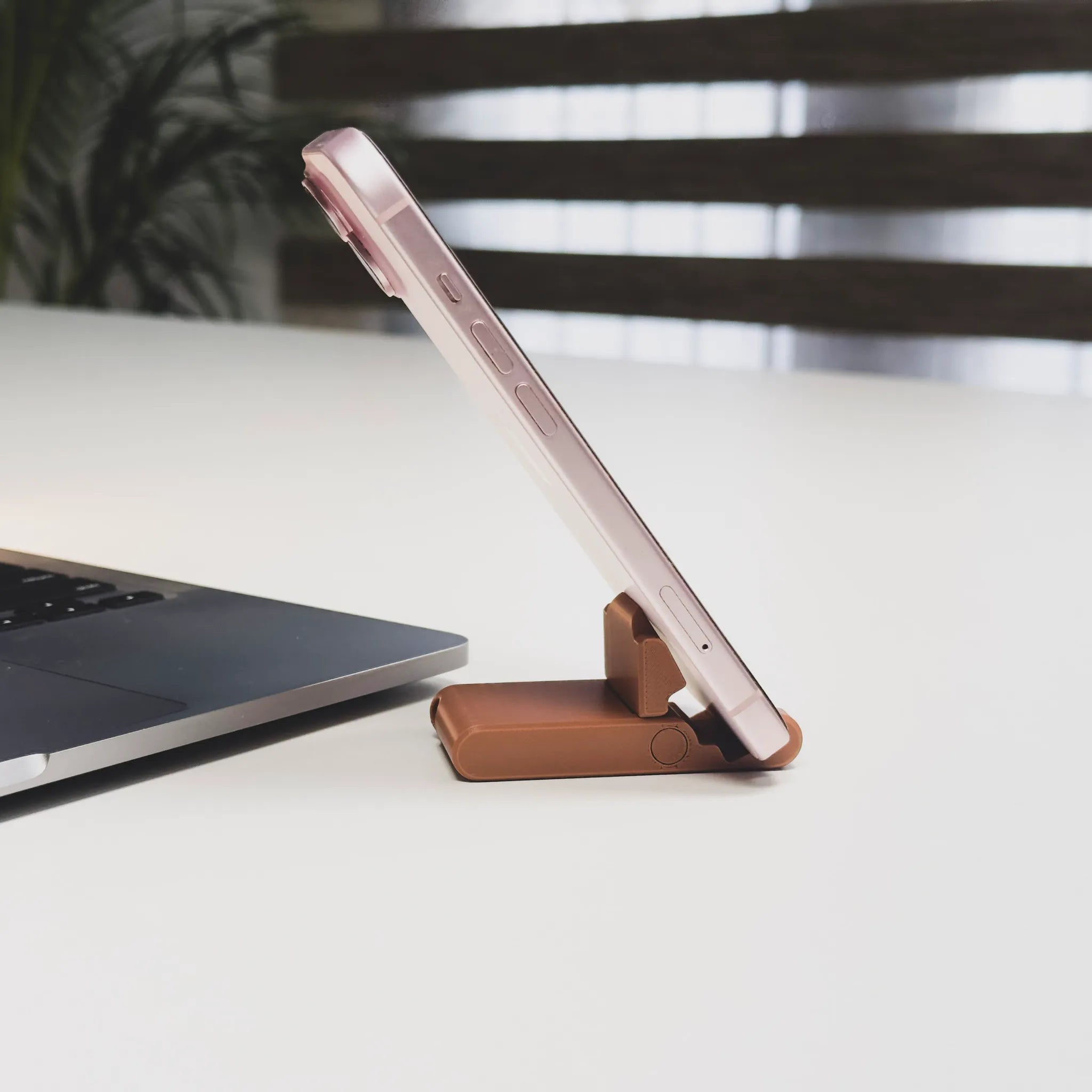 Small Smartphone Stand with keychain